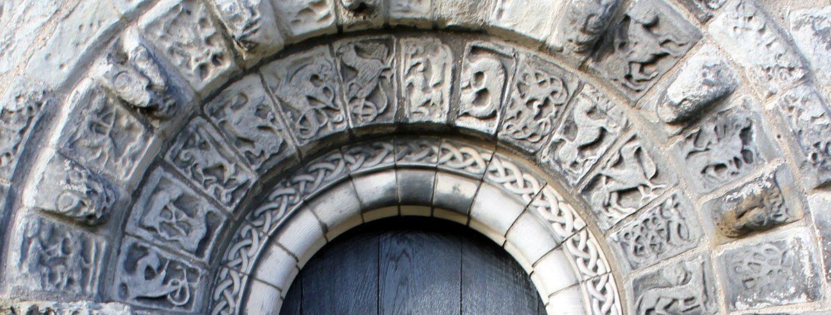 Carved arch in Darmeny Kirk - photo creative commons